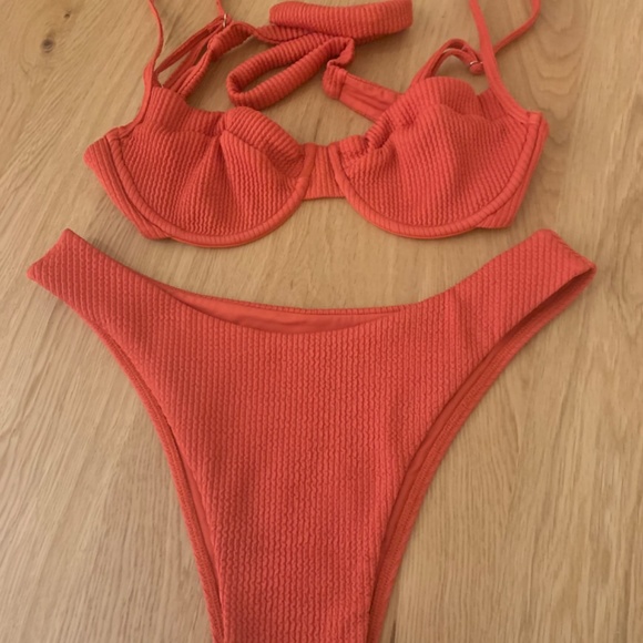 Monday Swimwear - Maui top (S) + Byron bottom (M) - Sangria Crinkle - Picture 2 of 7